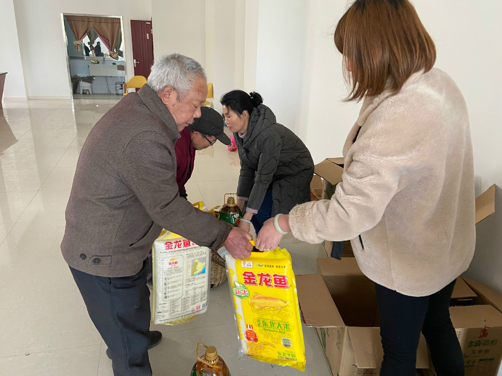 支坪镇“情暖万家”.jpg
